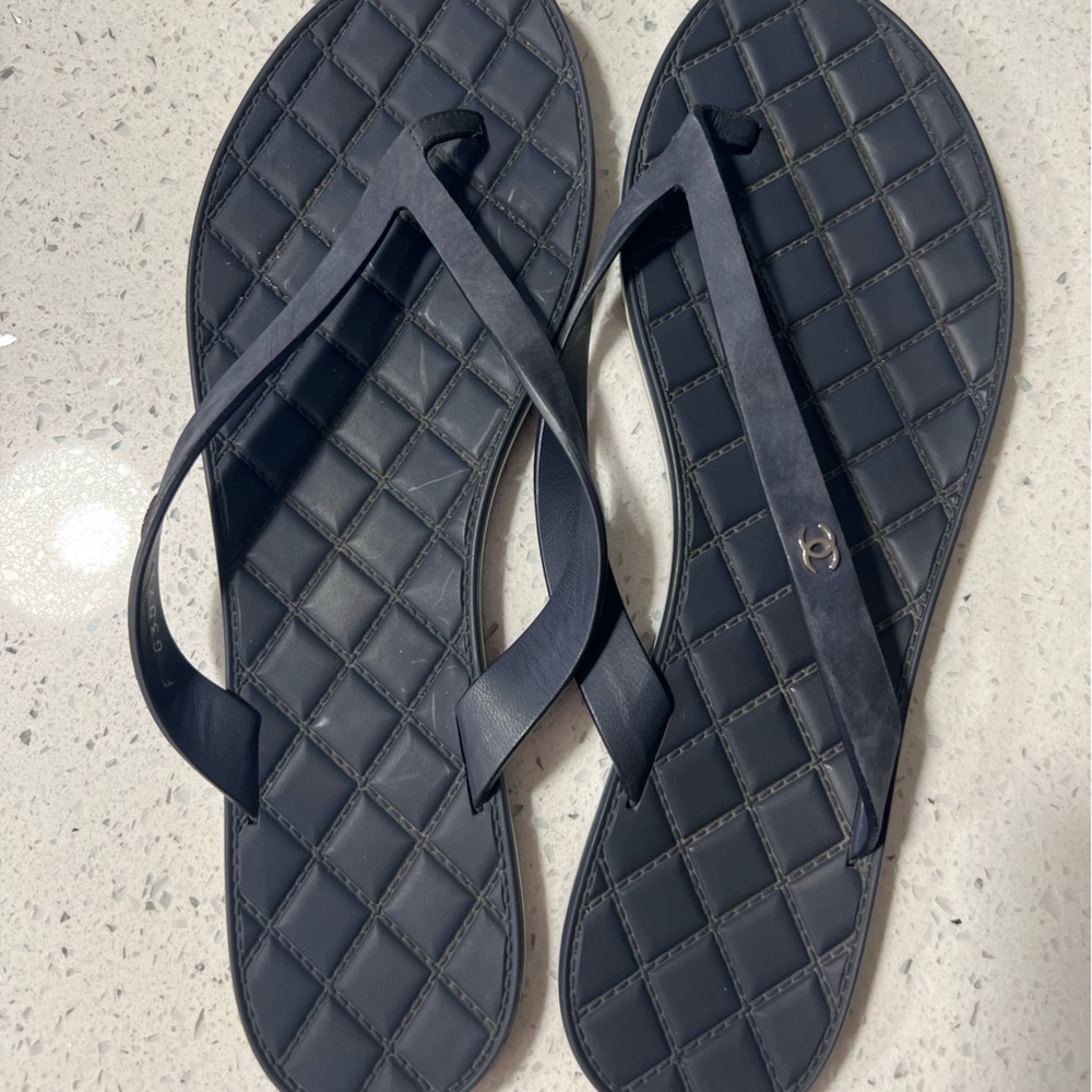 Chanel - Thong Sandals - Navy Suede
